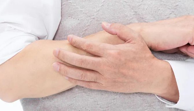 75岁老人手臂反复肿胀？警惕“隐形血管杀手”——锁骨下静脉压迫综合征