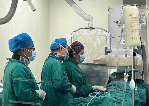 北京王府中西医结合医院首例！84岁老人成功植入无导线起搏器