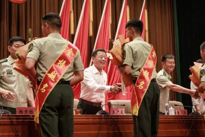 2025年第5期《中国双拥》杂志报道法政集团董事长王广发双拥事迹