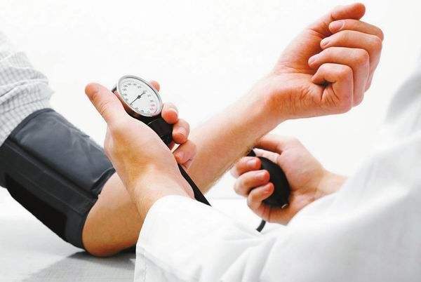 如何测量血压？