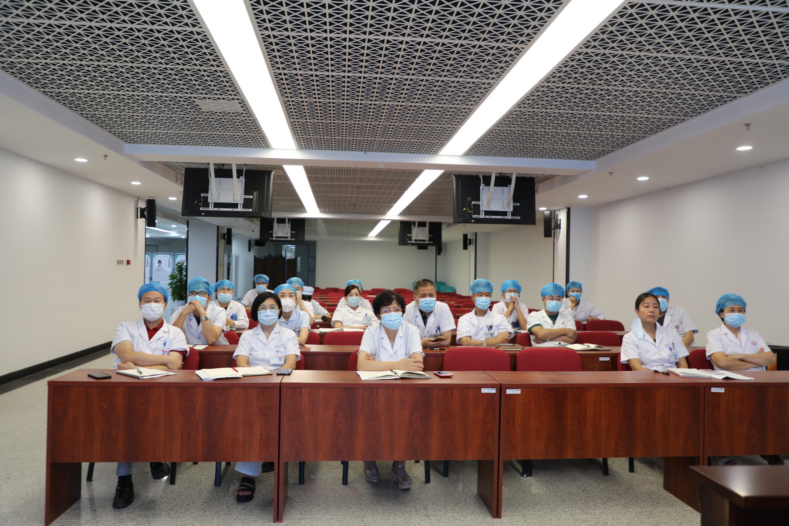 王府医院成功举办脑卒中急救绿色通道质量控制分析会