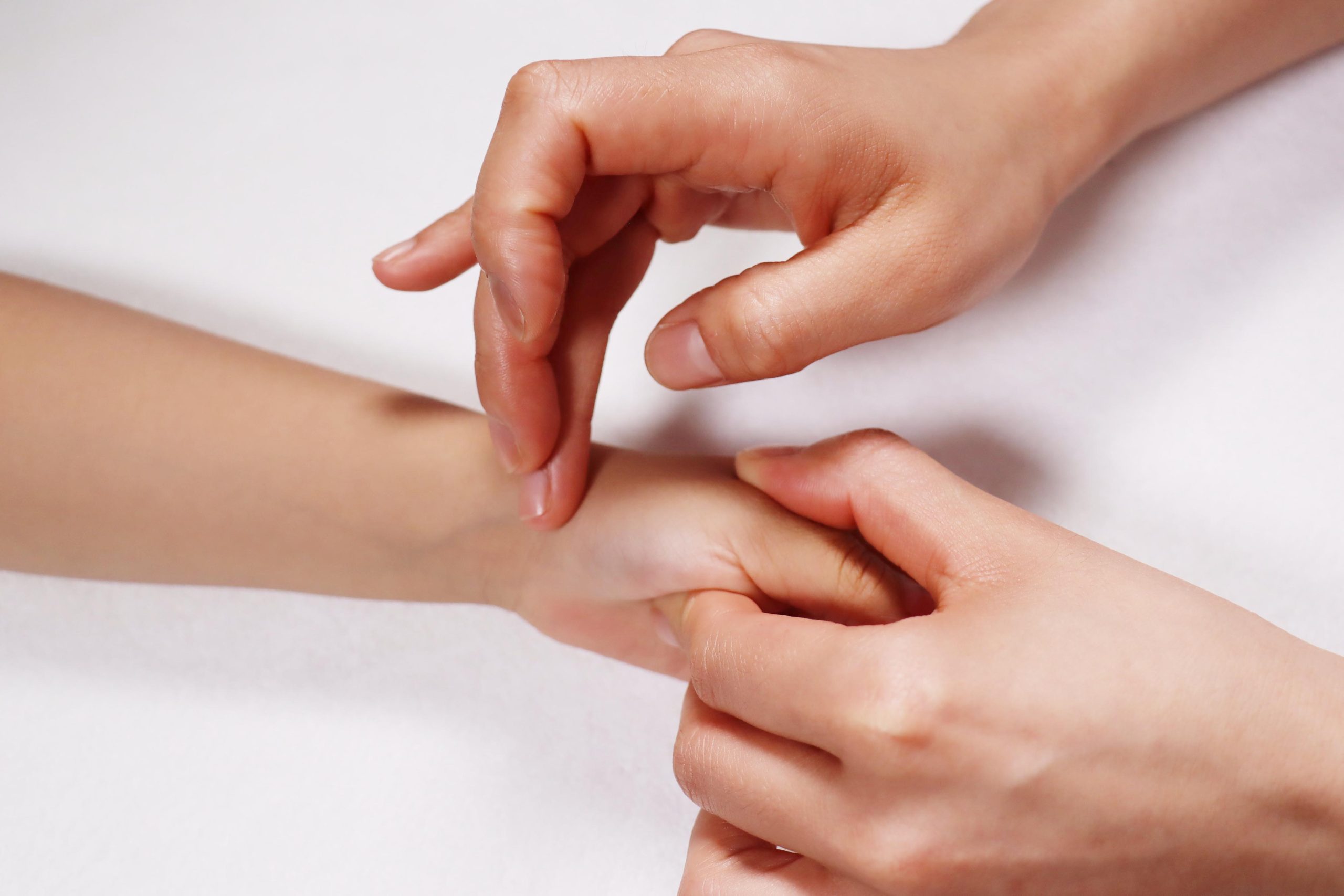 突然发现孩子增加了这些小动作是得病了么？