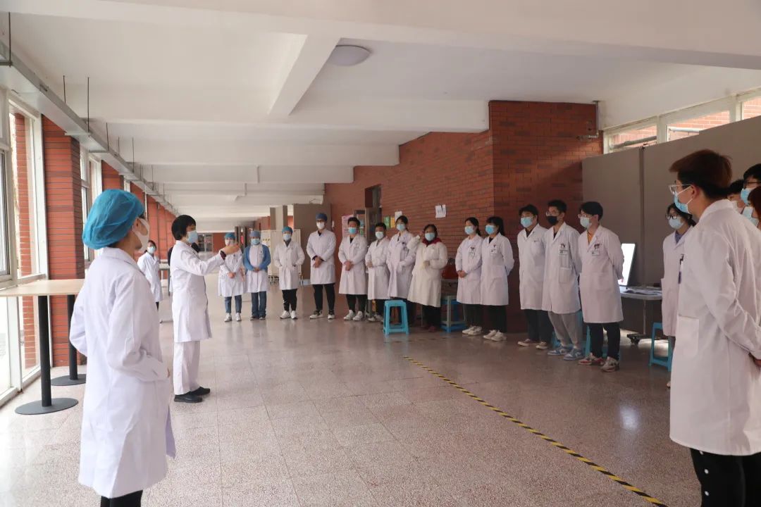 王府医院为北京王府学校学生健康体检