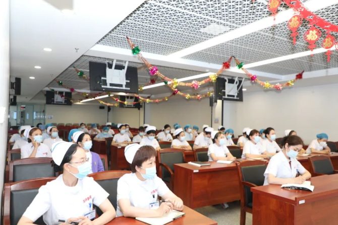 护理部召开2022年五月份护理质量与安全会议