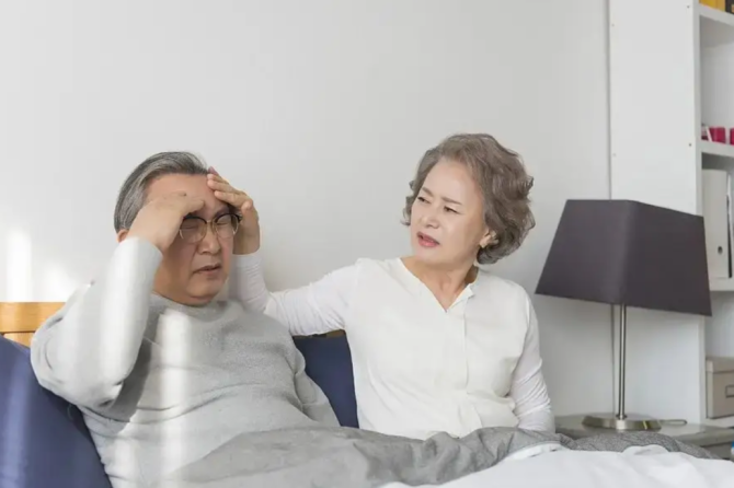 夏季吹空调易导致脑卒中？老年人该如何防治？