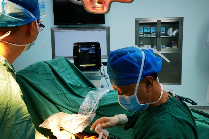 王府医院肾病科完成院内首例超声引导下自体动静脉内瘘腔内血管成形术（PTA）