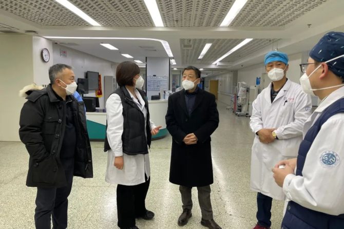 【央视报道：医护人员白衣执甲，风雪逆行】王府医护冲锋在前，护佑健康