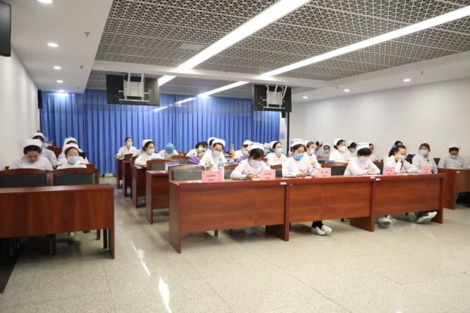 奋斗青春季 榜样在身边——王府医院护理部举办“5·12”护士节系列活动之演讲比赛