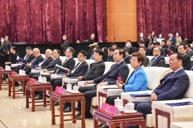 第七届“敬佑生命·荣耀医者”盛典隆重举行，我院名誉院长曹泽毅教授荣获“生命之尊奖”