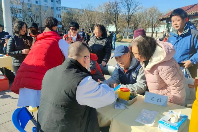 初春送暖阳 义诊保健康——王府医院走进青海石油干休所开展义诊活动