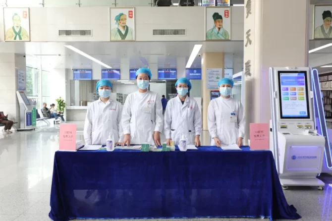 【全国爱牙日】王府医院义诊，让口腔健康知识 “活” 起来，让便民服务 “暖” 起来